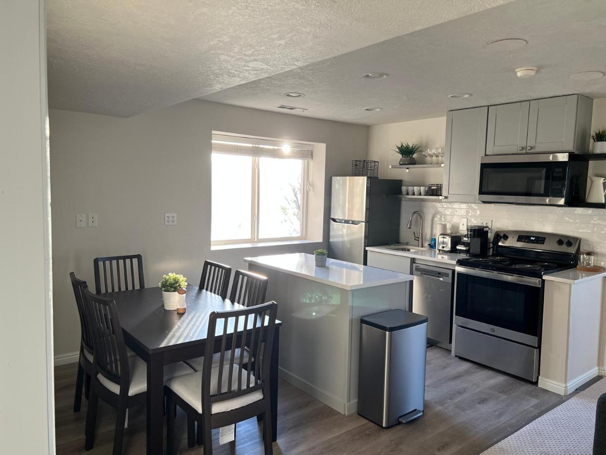 Above Ground Basement Apartment 2 Bedroom 1 B Retreat With Gorgeous View Draper Exterior photo